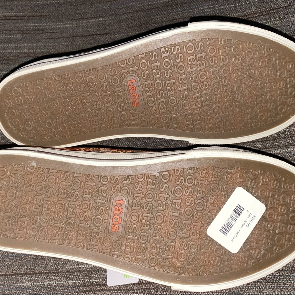 New with tags women’s Taos shoes sz 6.